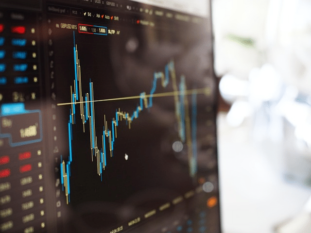 How to Day Trade and Be Profitable in 2026